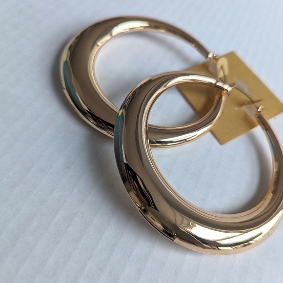 90's Y2K Reflective Large Graduated Hoop Earrings in High Shine Gold - Picture 3 of 5